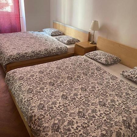 Large 3 Bedroom Family Apartment With Balcony Prag Eksteriør billede